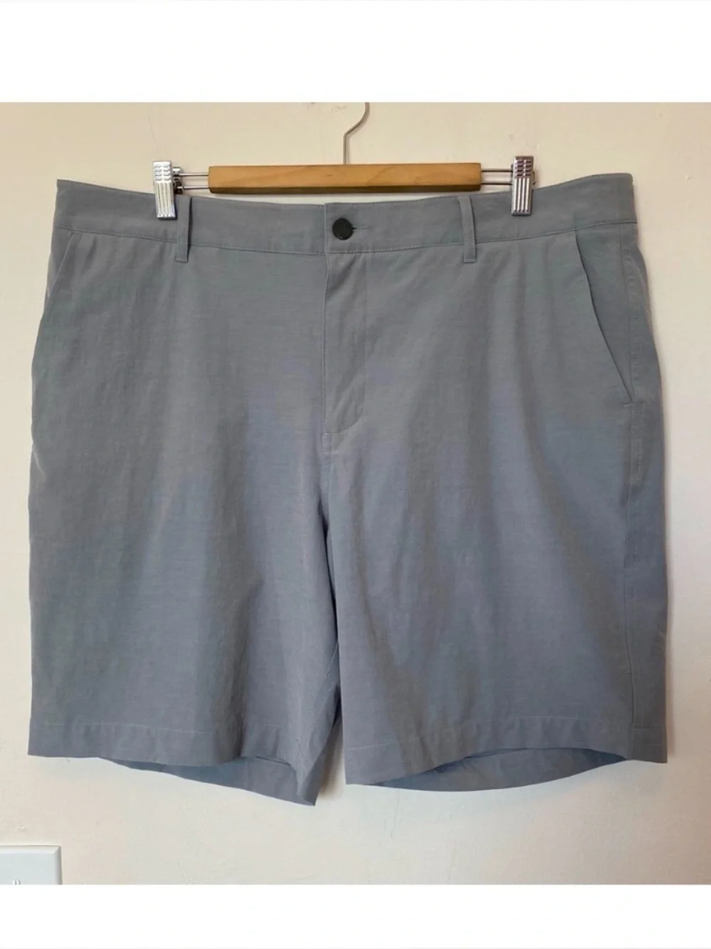 FAHERTY Men’s All Day Short 1.0 Button Up 9” Inseam Light Ice Gray Sz 38